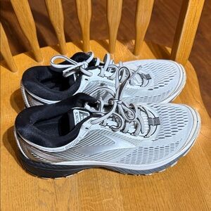 Brooks Light Gray Athletic Shoes